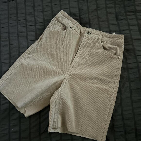 H&M Women's Cream and Tan Shorts - Picture 1 of 1